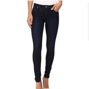 Joe's Jeans Skinny Booty Fit in Black